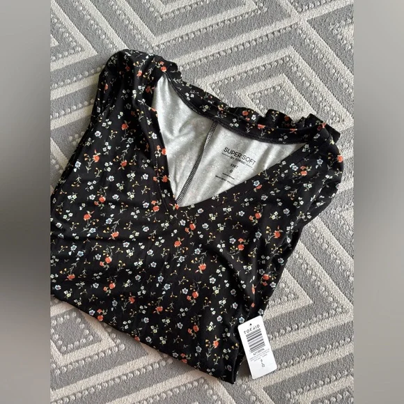 Favorite V-Neck Tunic Tee - Torrid - NWT - 0 - Picture 3 of 3